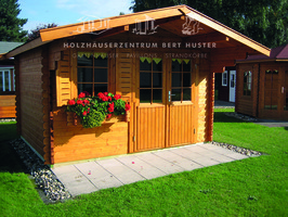 SONDERMODELL Blockhaus GRETA in 40 mm / 3,60 x 3,00 m / in unserer Ausstellung aufgebaut